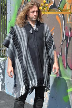 Poncho péruvien homme en laine naturelle d'alpaga couleur gris anthracite