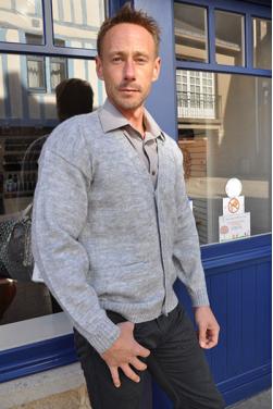 Cardigan gris à col V pour homme 