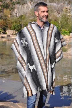Confortable Poncho chic, chaud et doux pour l'homme contemporain