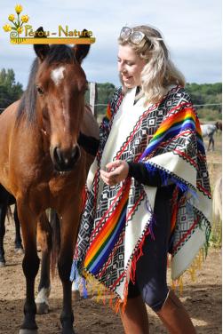 Poncho péruvien blanc des Andes.