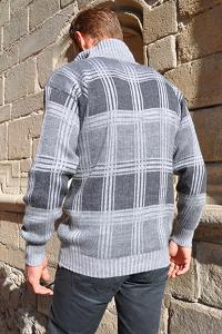 Magnifique couleur gris pour ce pull homme en laine alpaga