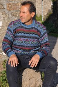 Pull homme avec des dessins chakana